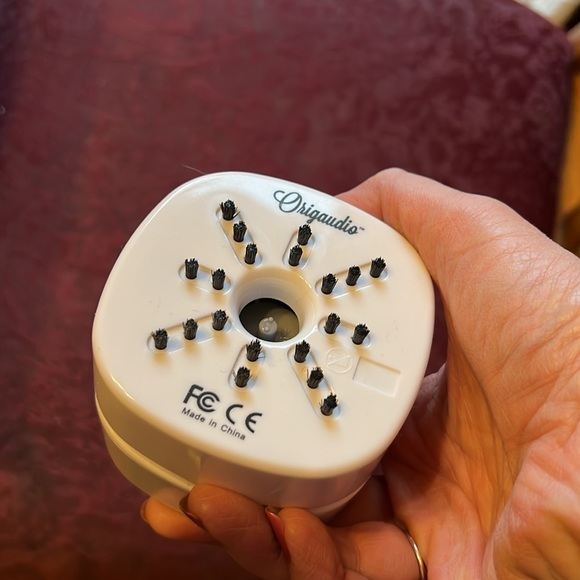 Crumbee Mini Vac - Picture 3 of 5